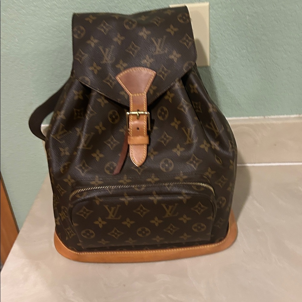 LV Montsouris backpack - Picture 11 of 13